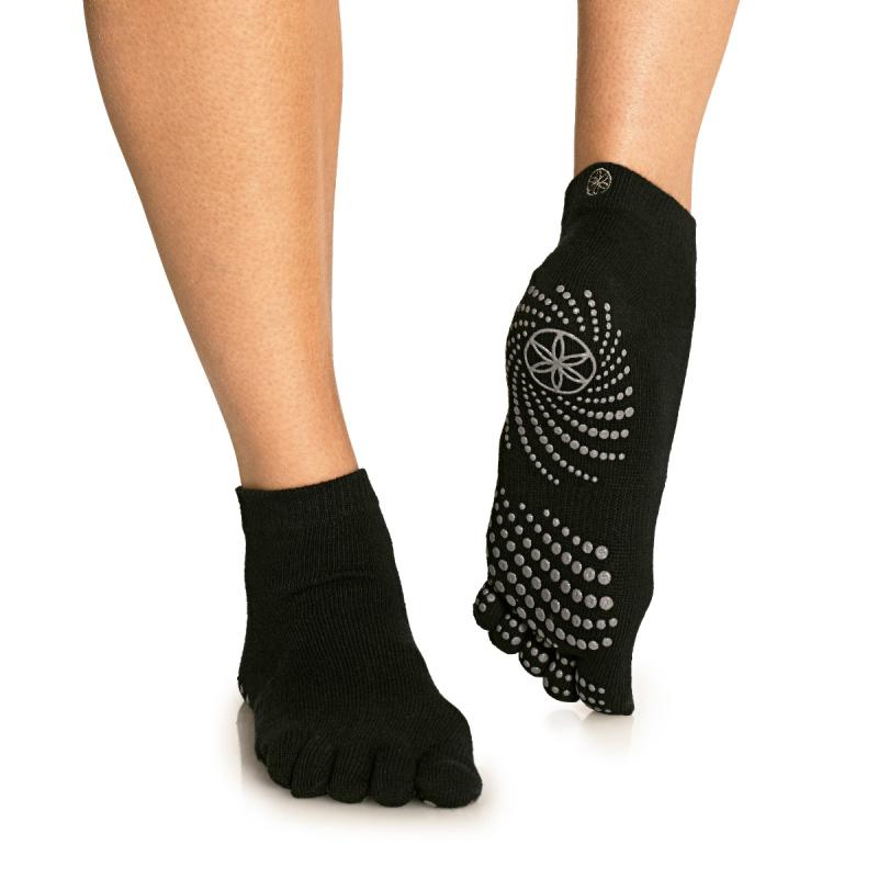 GAIAM Ponožky na jógu Grippy Yoga Socks Black GAIAM